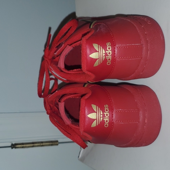 Mens Red Adidas Sneakers Size 7 - Picture 3 of 4